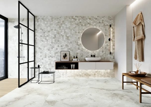 Jasne kafelki łazienkowe – przestrzeń pełna światła i elegancji